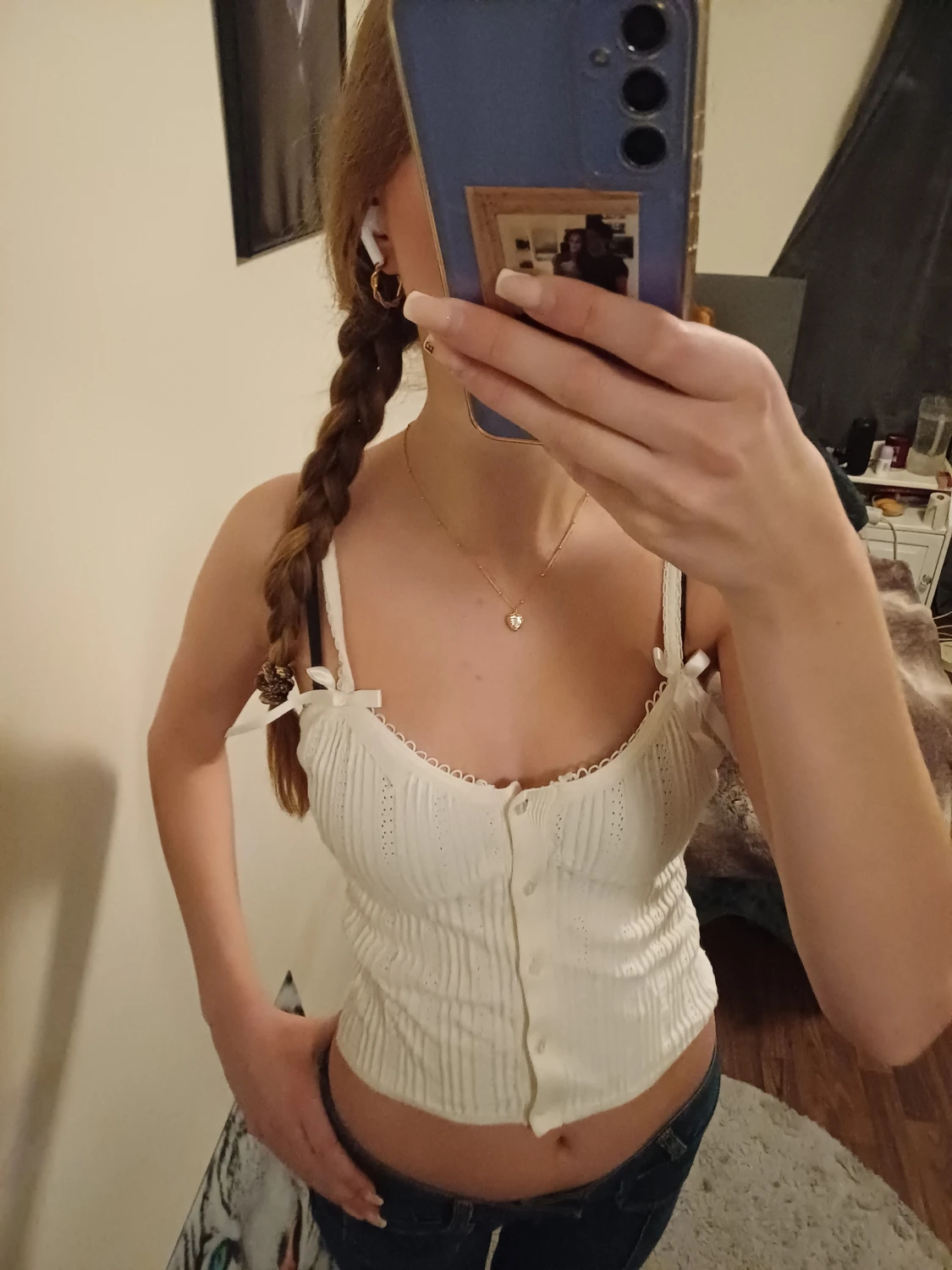 Vit ribbad linnetopp med rosetter - 1