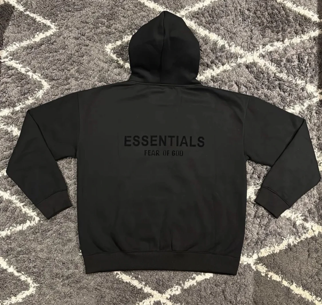 Svart Essentials Fear of God hoodie