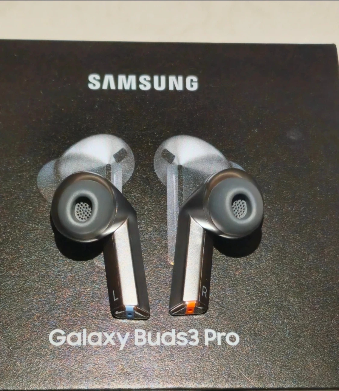 Samsung Galaxy Buds3 Pro - Silver - 4