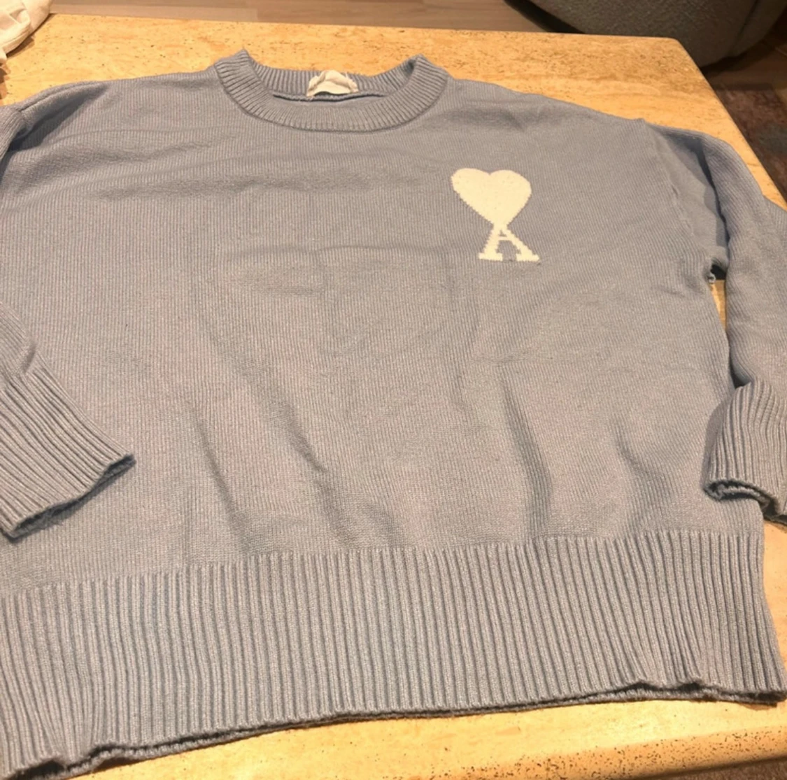 Ljusblå stickad tröja från Ami