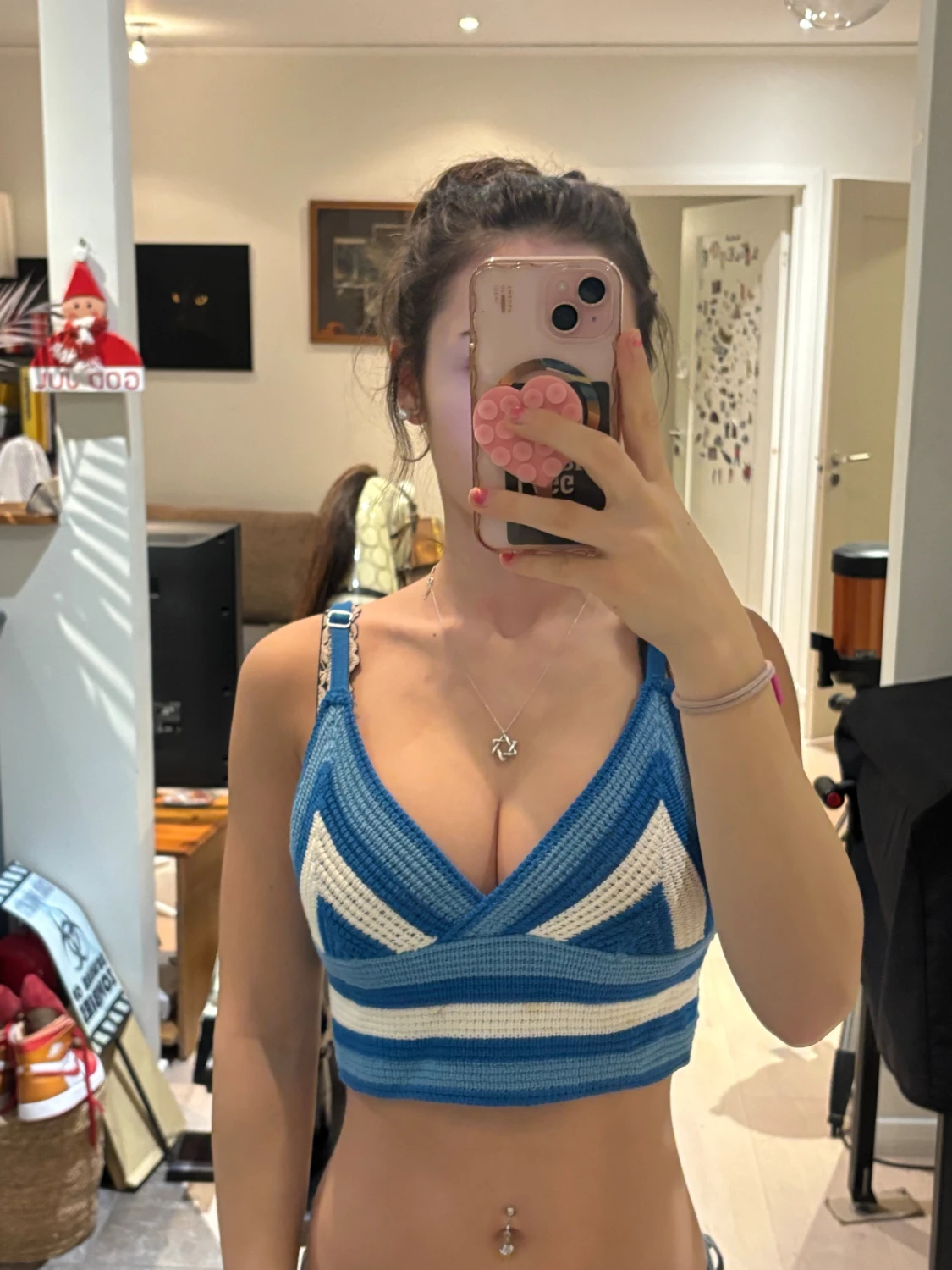 Blåvit virkad croppad linnetopp