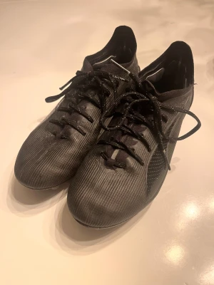 Fotbollssko Puma Ultra svart strl 36 - Puma Ultra 5 Ultimate FG Fotbollssko, svart, strl 36, 22,5cm Gott skick