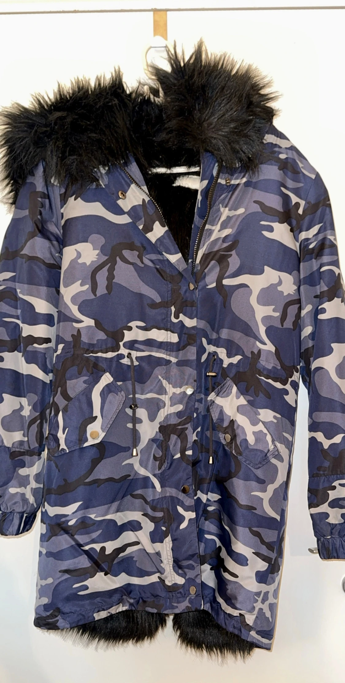 Super snygg/ varm Blå/grå camo parkas från NLY Trend ( Nelly )