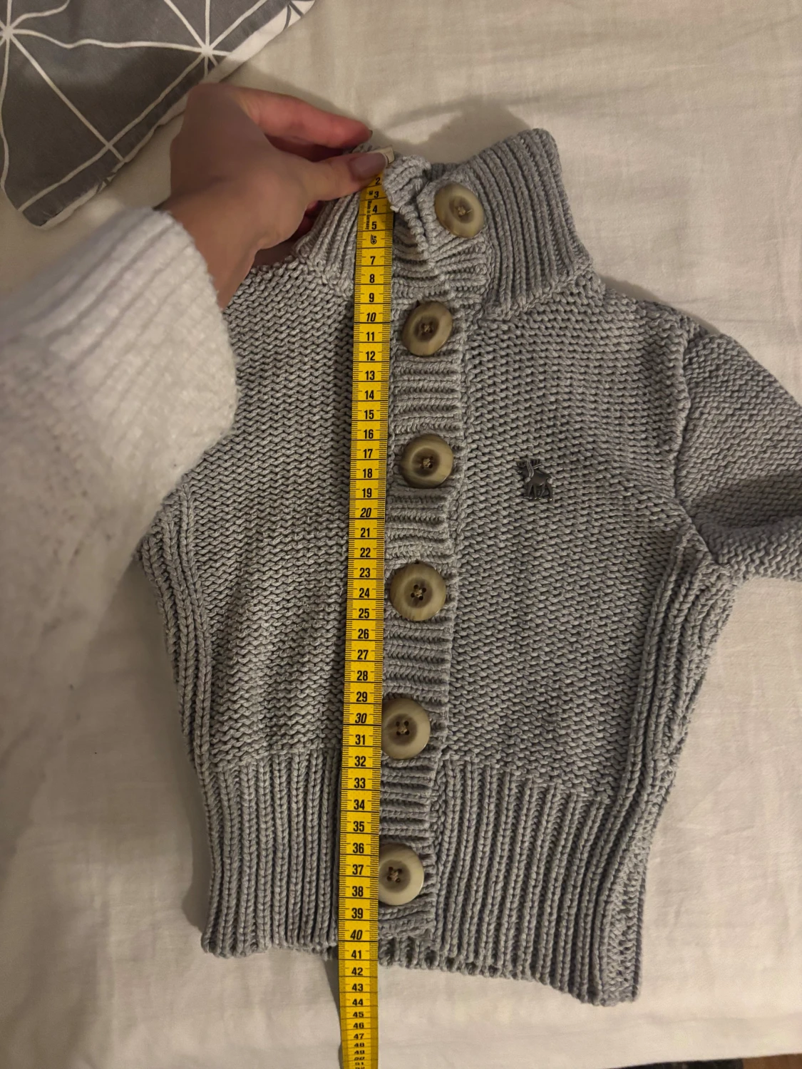 Grå stickad kofta från Abercrombie