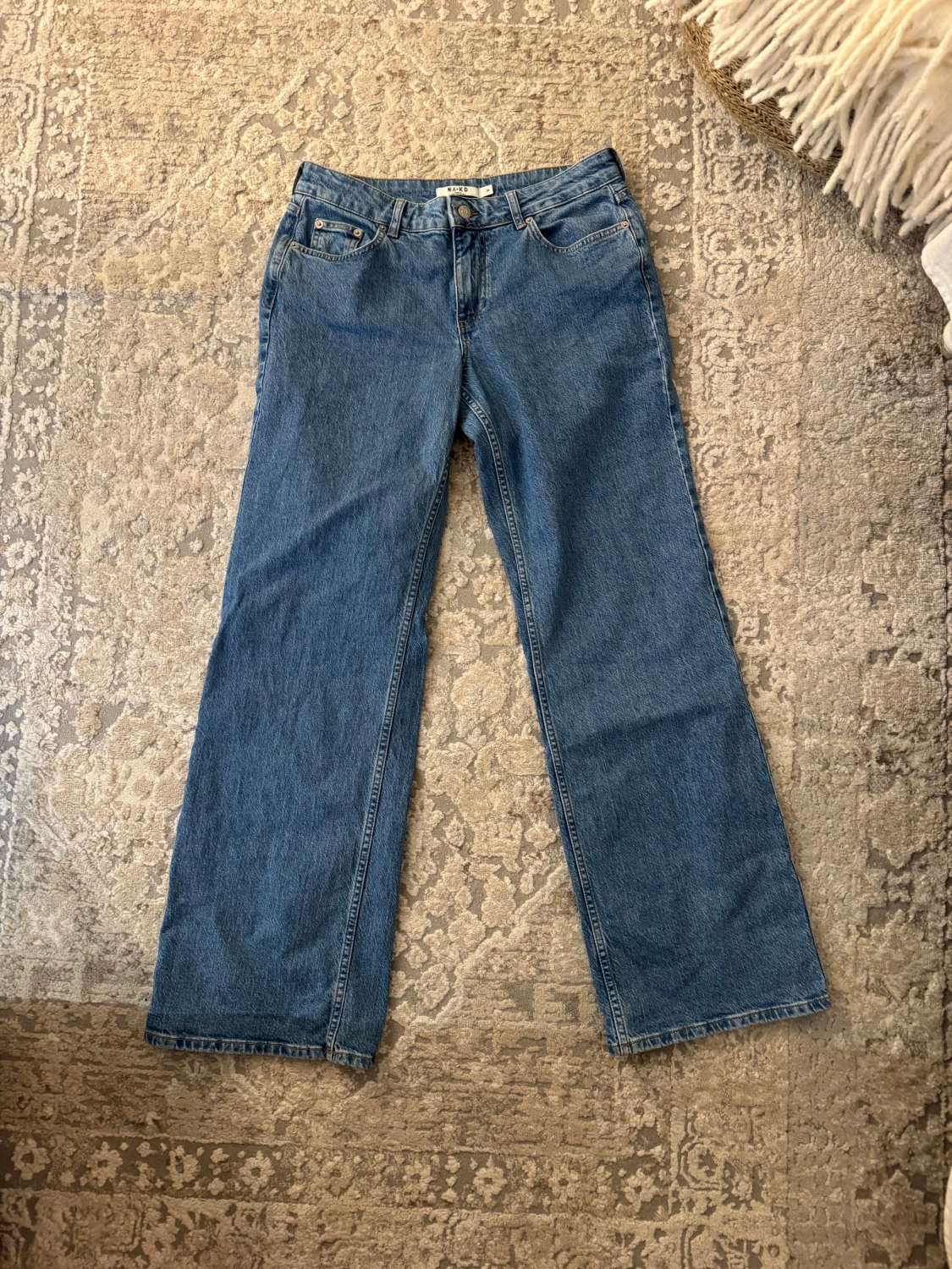 Lågmidjade raka jeans från NA-KD - 4
