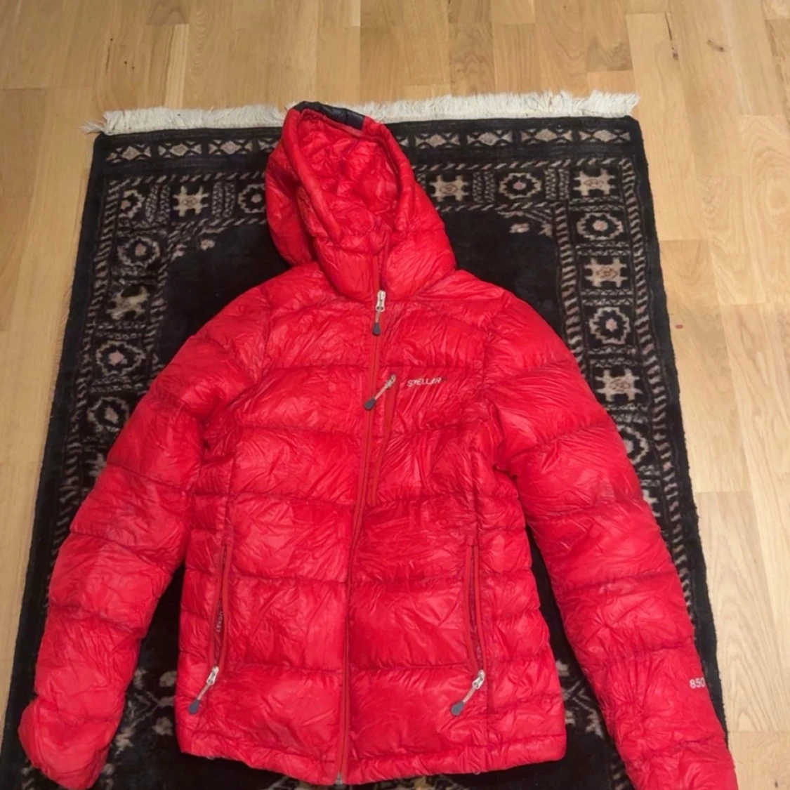 Röd dunjacka från Stellar - 2