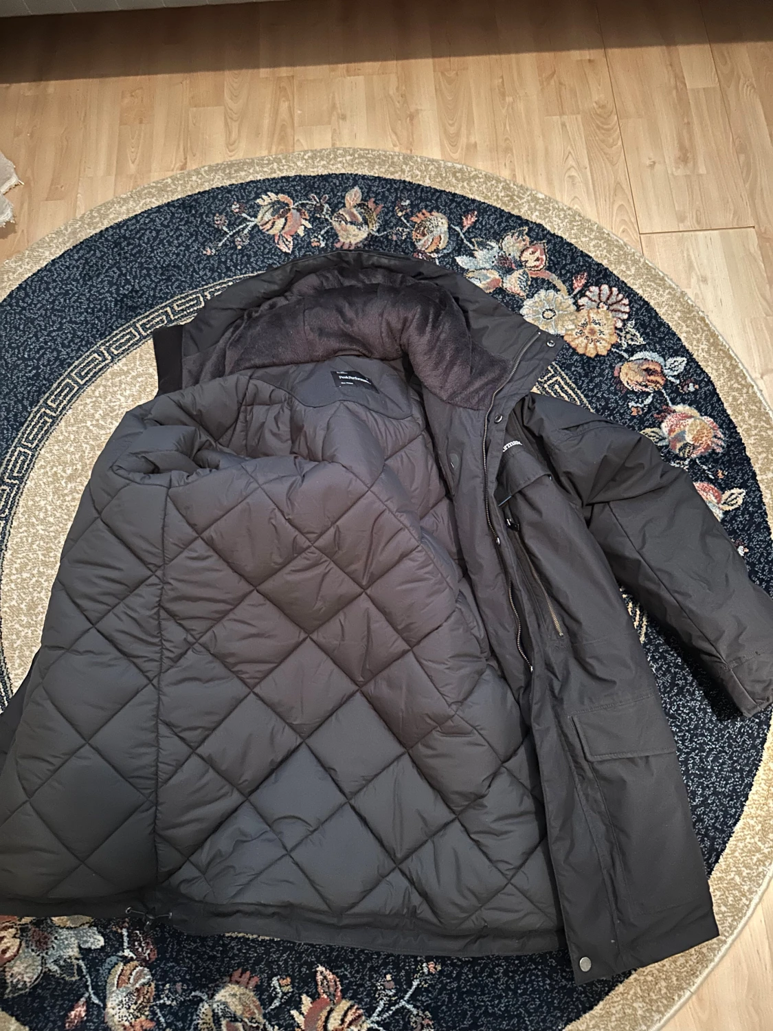 Svart dunjacka Peak Performance - 2