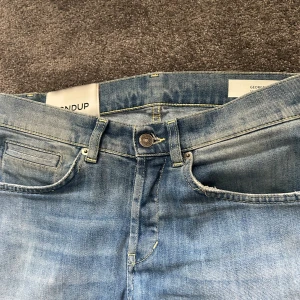 Dondup jeans George  - Storlek 31 passar 30 i mycket fint skick. 