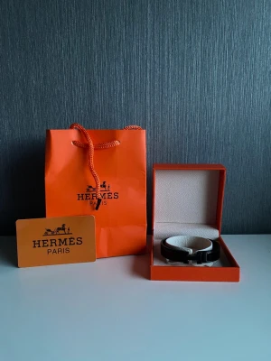 Herpés armband - 10/10 skick, aldrig använt. Skriv för mer funderingar!