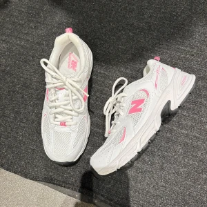 New balance - Storlek 36. Helt nya. Nypris 1400 kr mitt pris 700 kr