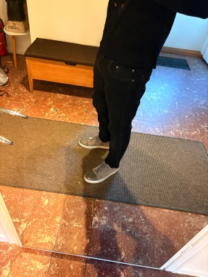 Svarta Levi’s Jeans - Tja säljer dessa feta archive \ grisch Levis jeans längderna är 44cm midja 100cm längd priset kan negotieras