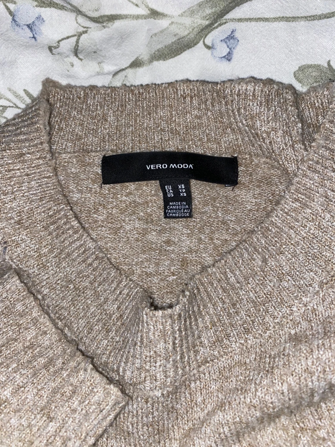 Beige/ljusbrun stickad tröja från Vero Moda - 4