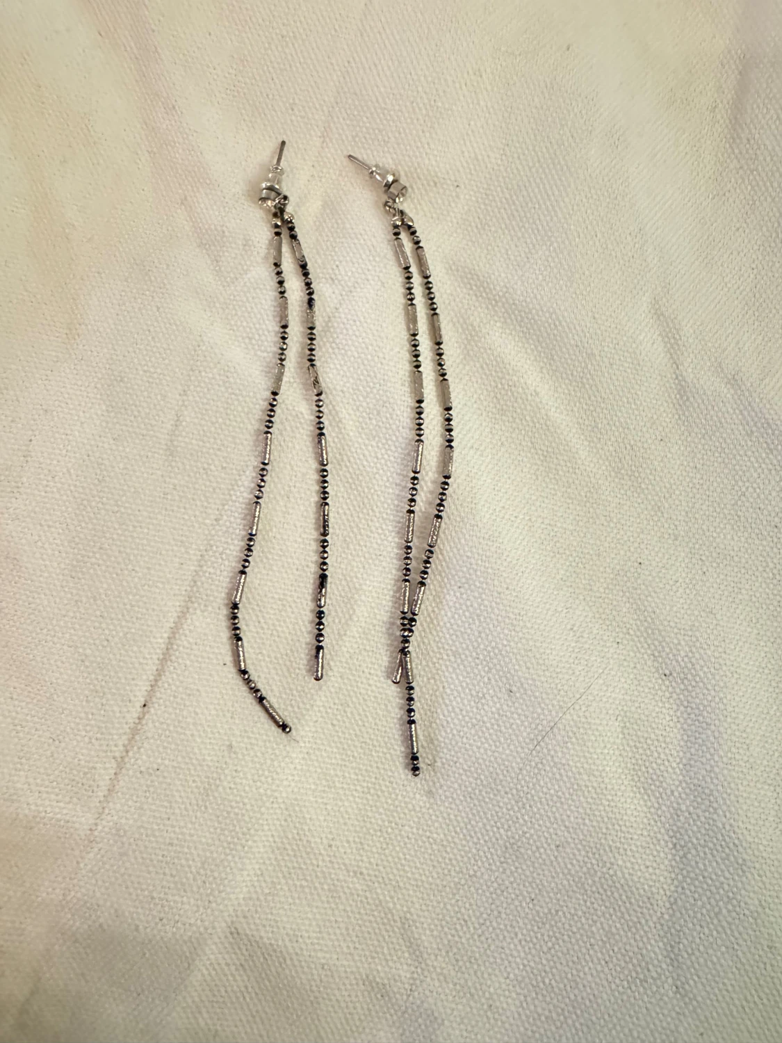 Långa silverfärgade kedjeörhängen - 1