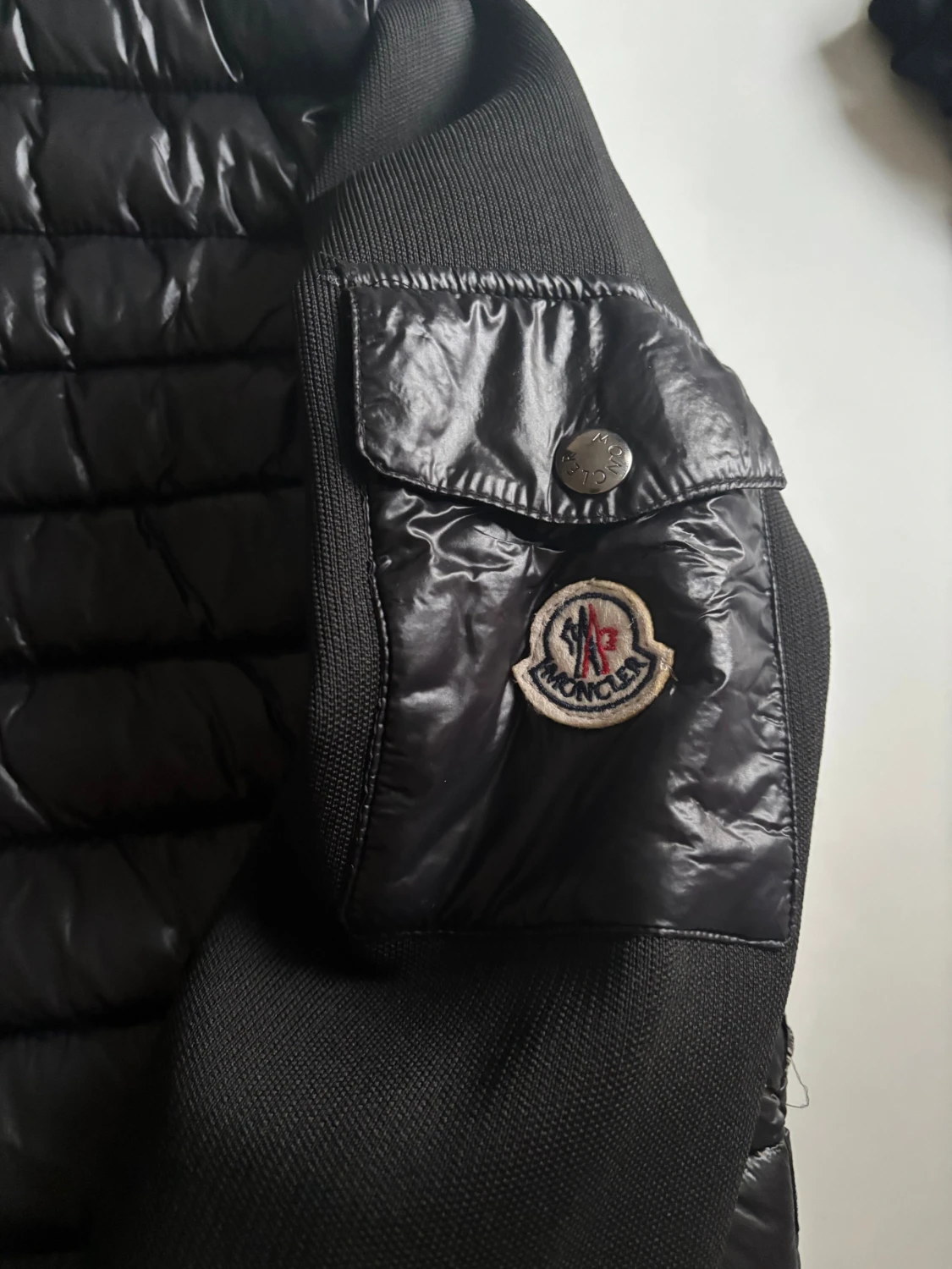 Mörkgrå pufferjacka från Moncler - 2