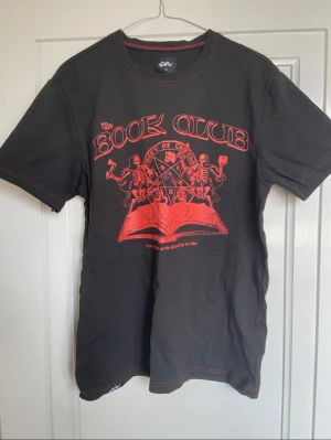 The book club tshirt  - Sorry boys official merch. Nästan inte använd
