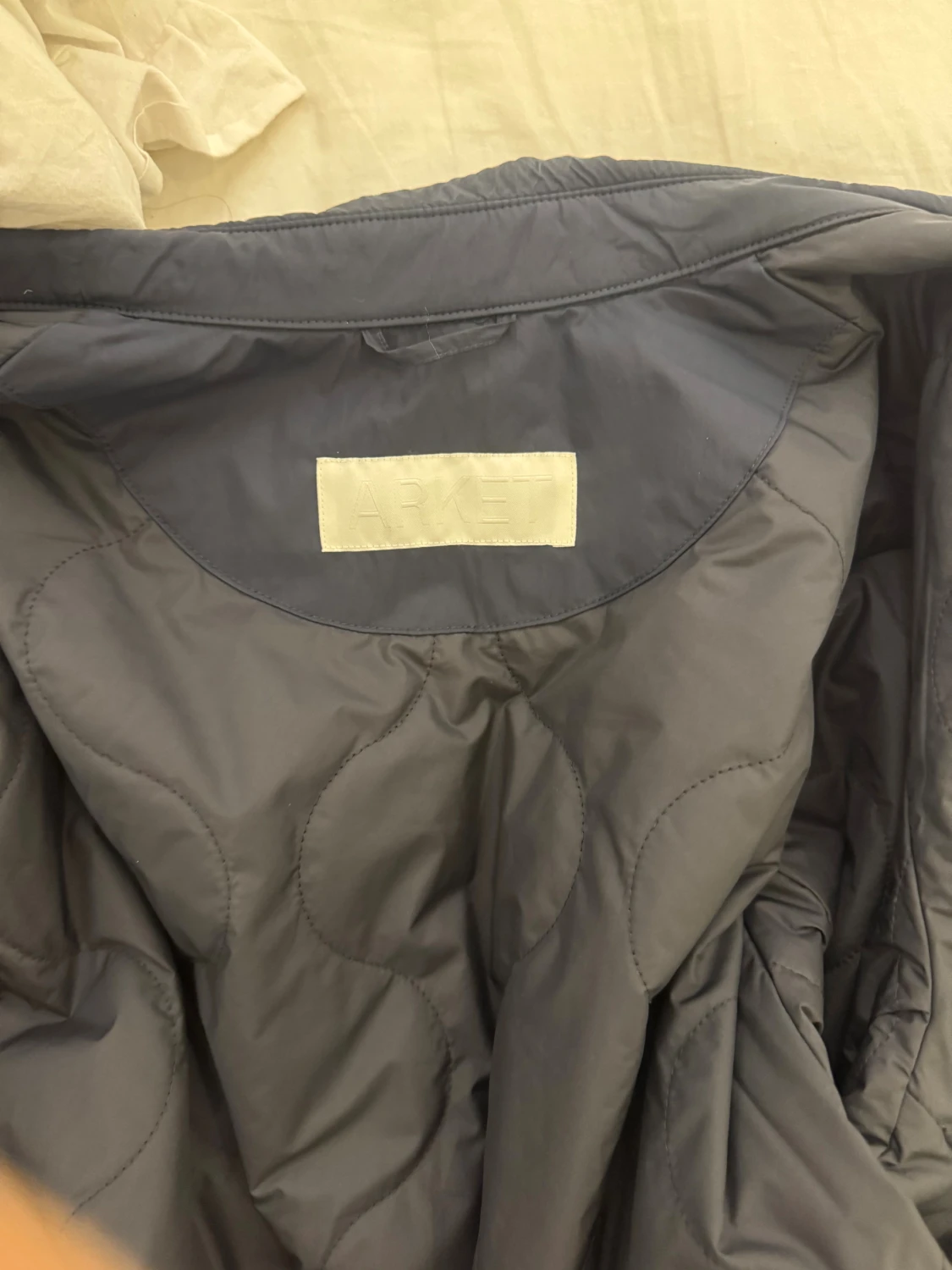 Mörkblå quiltad overshirt från ARKET - 3