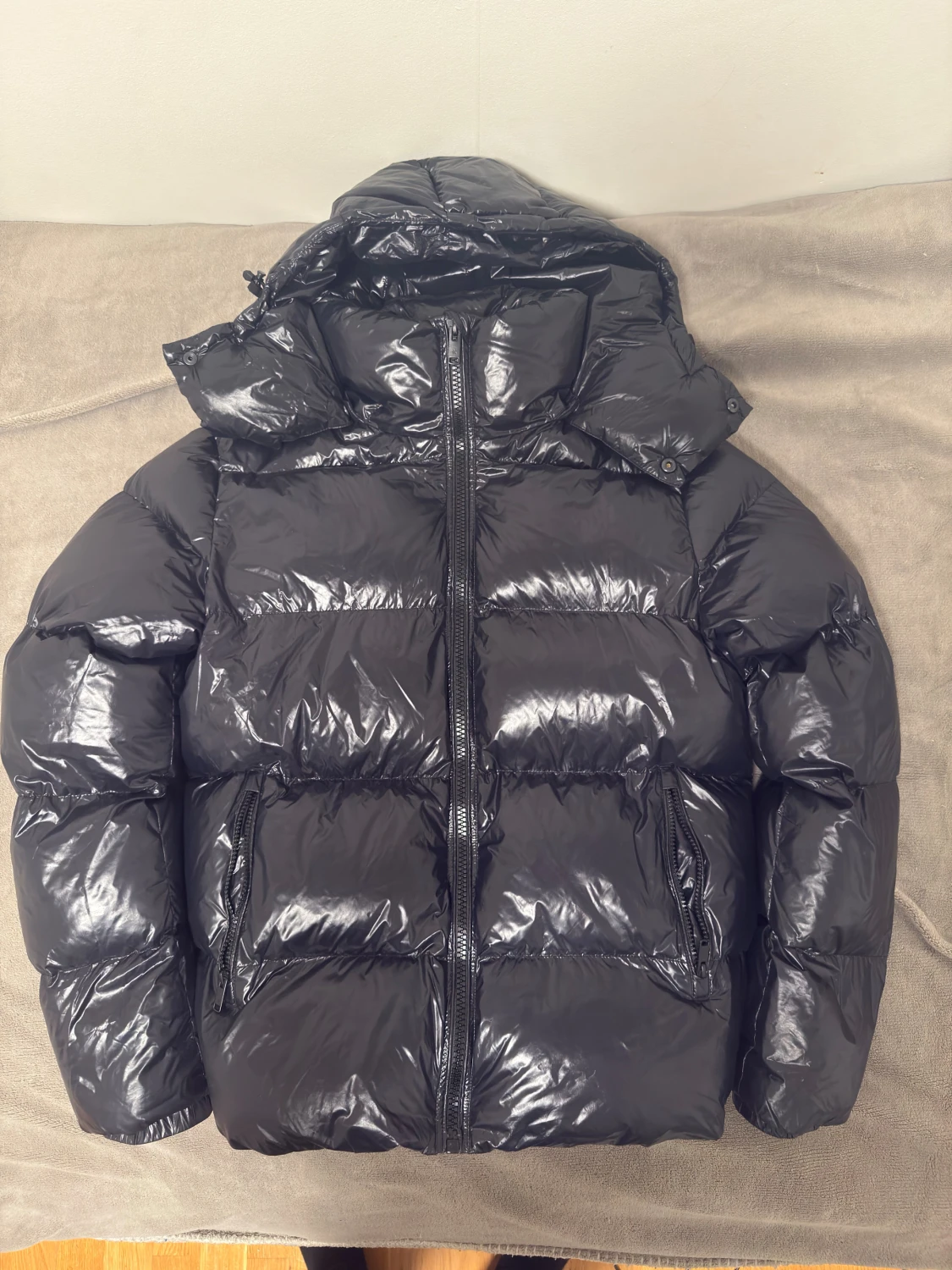 Svart pufferjacka från Everest