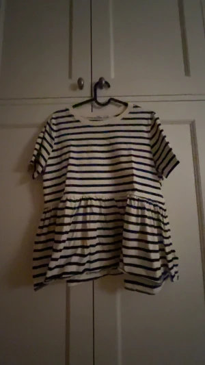 Zara topp - Skitsnygg Zara topp som inte säljs längre. Aldrig använd. Inga defekter, som ny!! perfekt till sommaren!!💝💝
