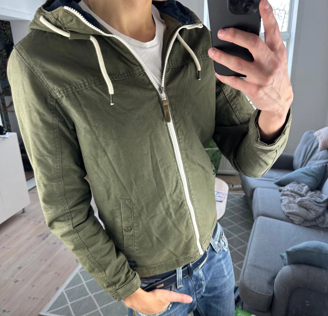 Jacka Olivgrön  - 1