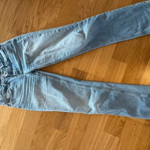 Lågmidjade jeans - Lågmidjade jeans från lager 157, storlek xs. Modellen ICON