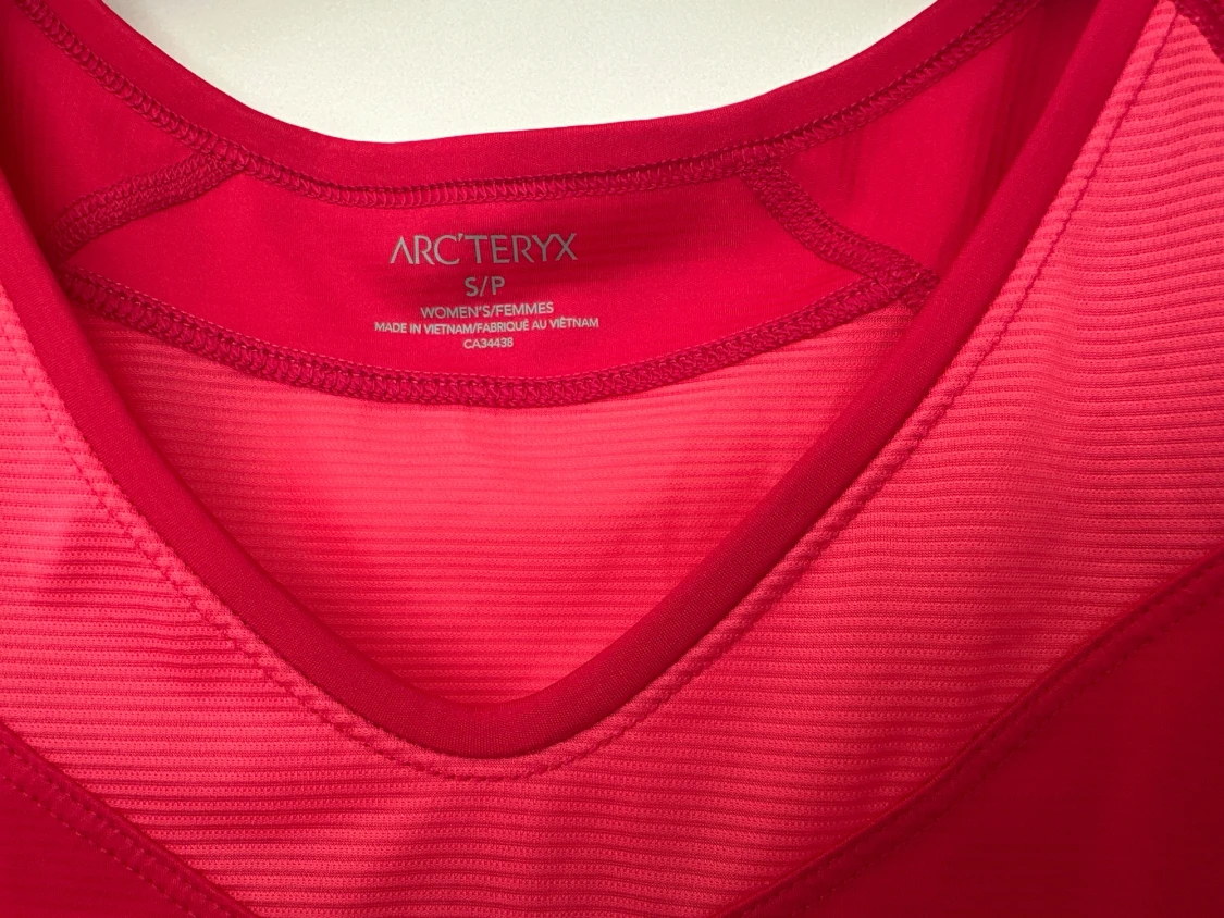 Röd sportklänning från Arc'teryx - 1