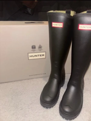 Hunter Boots - Hej säljer mina Hunter boots har endast använt 1 gång inga defekter eller skador/smuts. Storlek 37