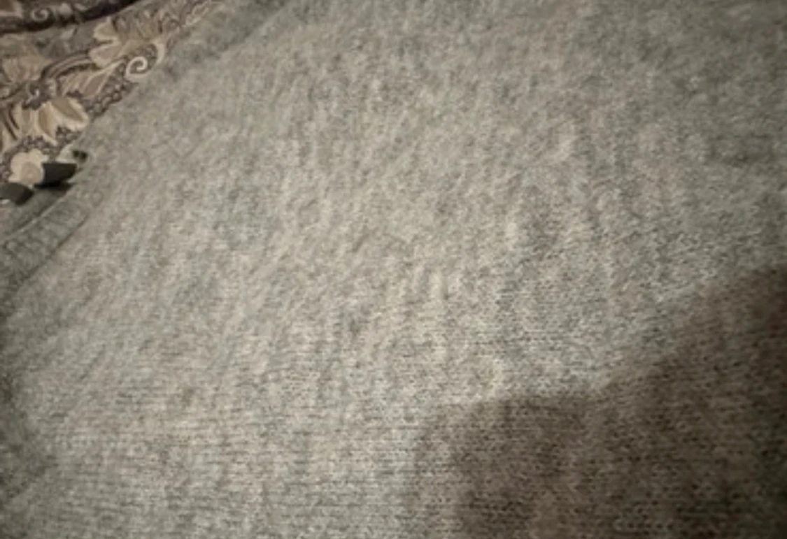 Grå stickad tröja i medium - 2