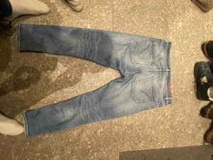 Dondup jeans, Dondups - Tja säljer mina nya Dondups då de inte passade mig till fullo. De är nya och har inte något slitage. De är i storlek 34 och L 98 cm ish. De e stilrena och väldigt välgjorda, bekväma och shysta till alla olika outfits. 