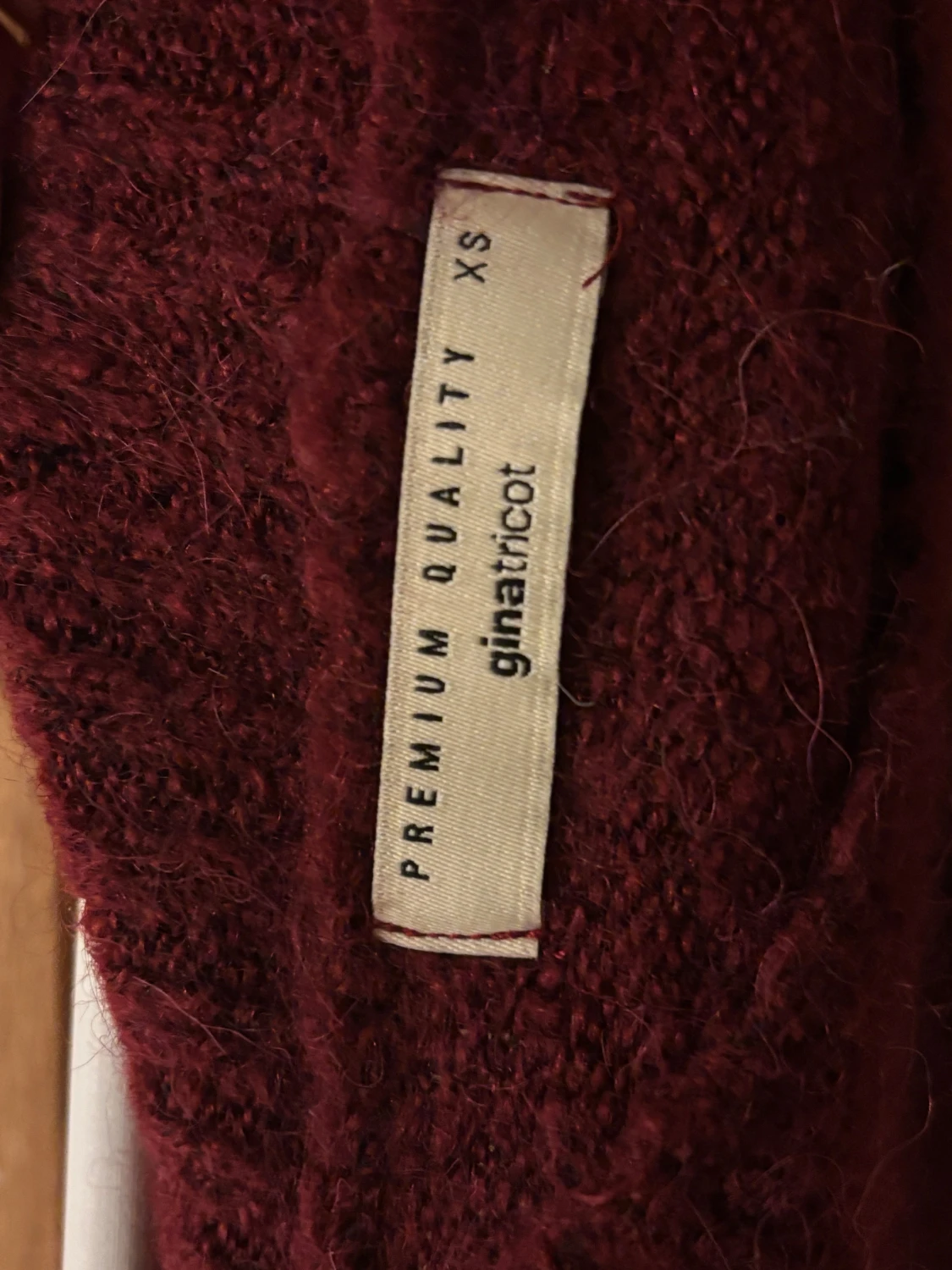 Vinröd  tröja ginatricot - 1