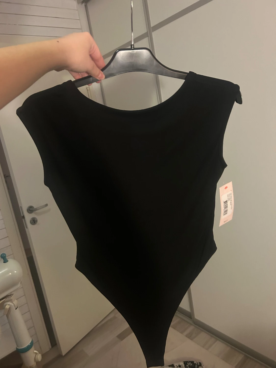 Svart bodysuit med öppen rygg