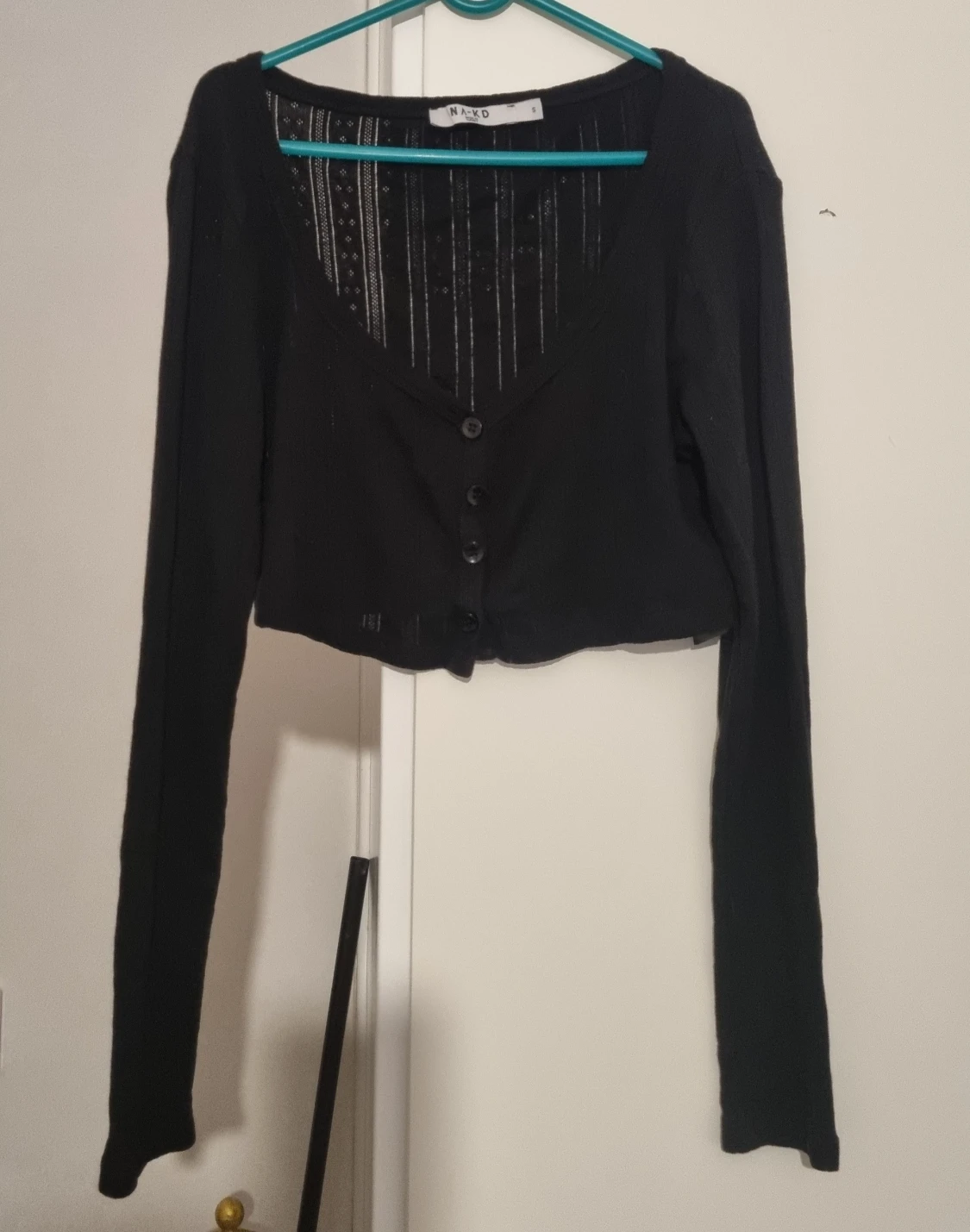 Svart croppad bolerotopp från NA-KD