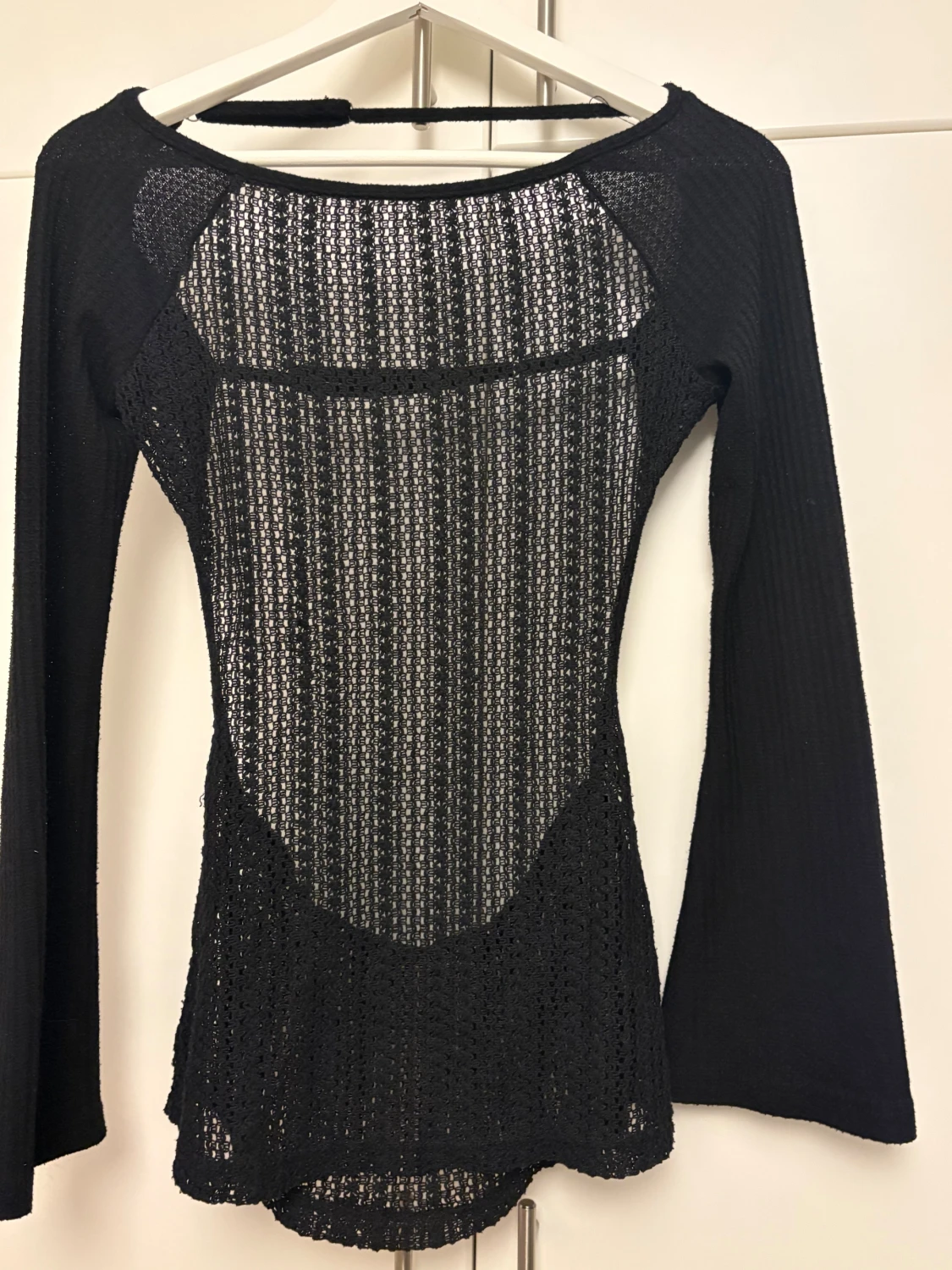 Svart stickad kortklänning med mesh - 4