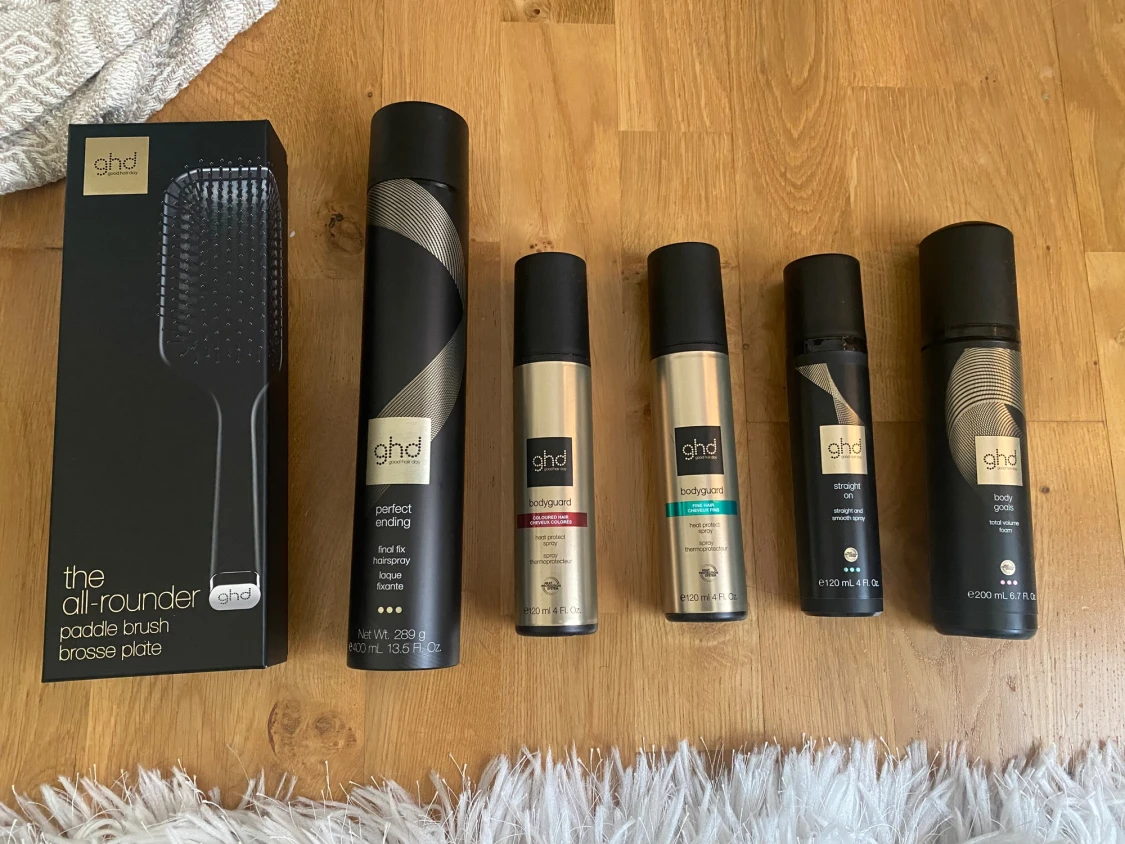 GHD Paddle Brush och Stylingprodukter