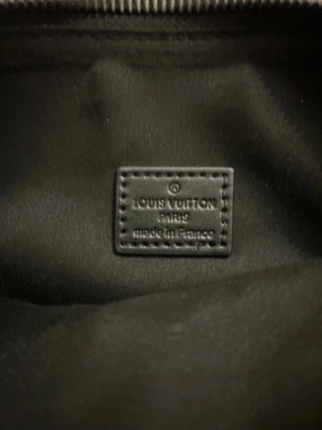 Svart kuvertväska Louis Vuitton skinn - 1