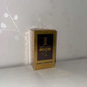 1 million privé - Paco Rabannes 1 Million Privé. Till den som älskar doften av kanel och stt sticka ut i mängden. En sällsynt doft som slutade produceras och blir allt svärare att få tag på med tiden. Kommer oöppnad i 50ml