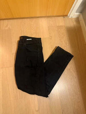 Lee jeans - Säljer mina lee jeans som ej passar längre! Det är 32/32 och modellen är DAREN ZIP FLY.