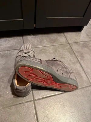 Sköna sommardojor  - Rep på dojor, bra skick, 1 nit saknas, följer med låda samt extra nitar 