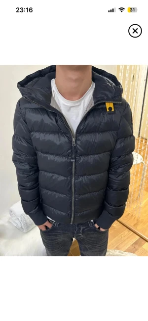 Söker parajumper jacka se ut så där puffer  - Storlek xs 158-164 eller lite högre eller jätte lite mindre 