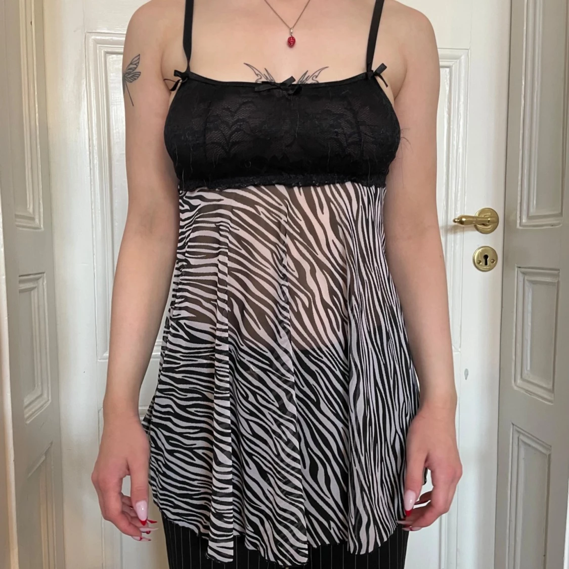 Zebramönstrad spetslinnetopp