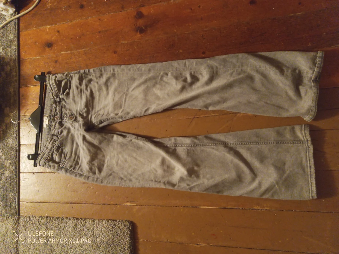 Grå bootcut jeans med knappar - 3