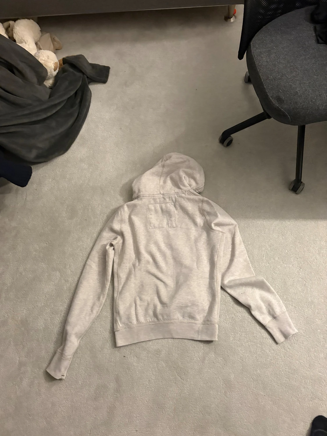 Ljusgrå hoodie från Abercrombie & Fitch - 1