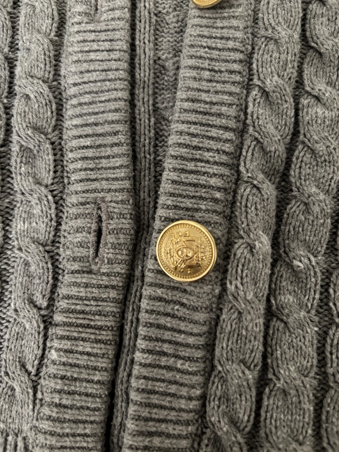 grå kofta med guld knappar - 2