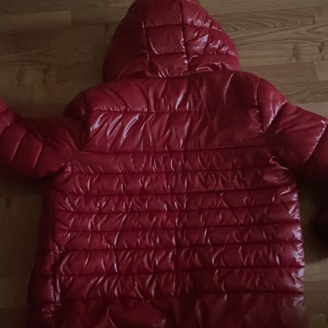 Röd pufferjacka med teddyfoder - 91