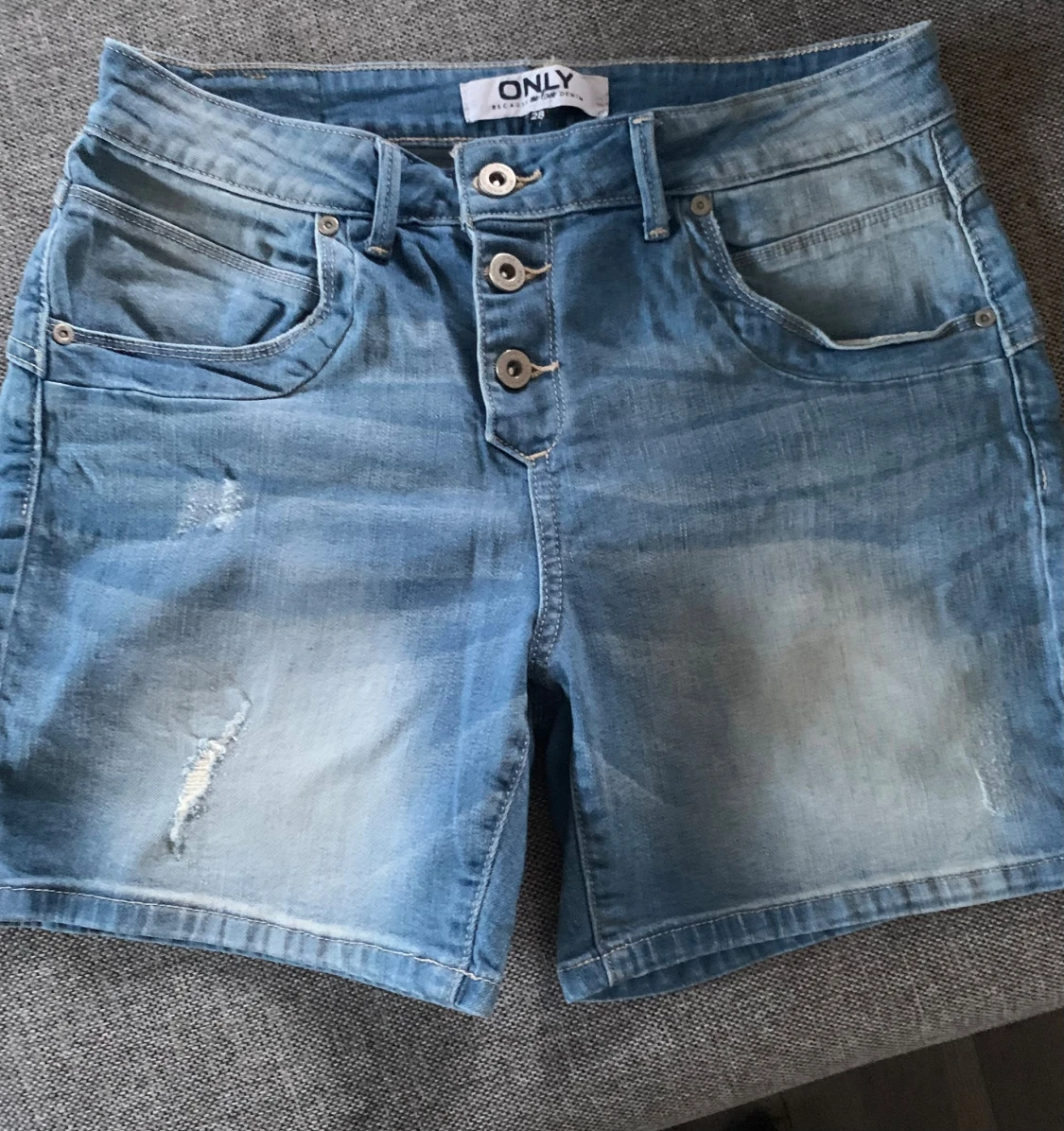 Blå denimshorts från ONLY