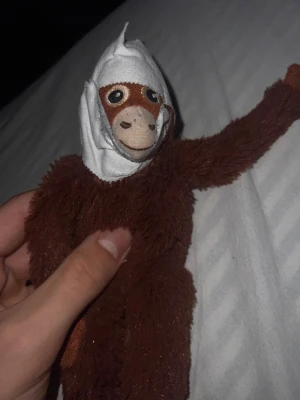 “Britt-Marie” - Icke binär muslim med downsyndrom, hudcancer och hjärnskada. 