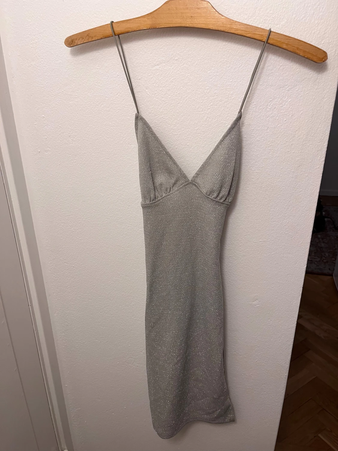 Glittrig silver klänning 