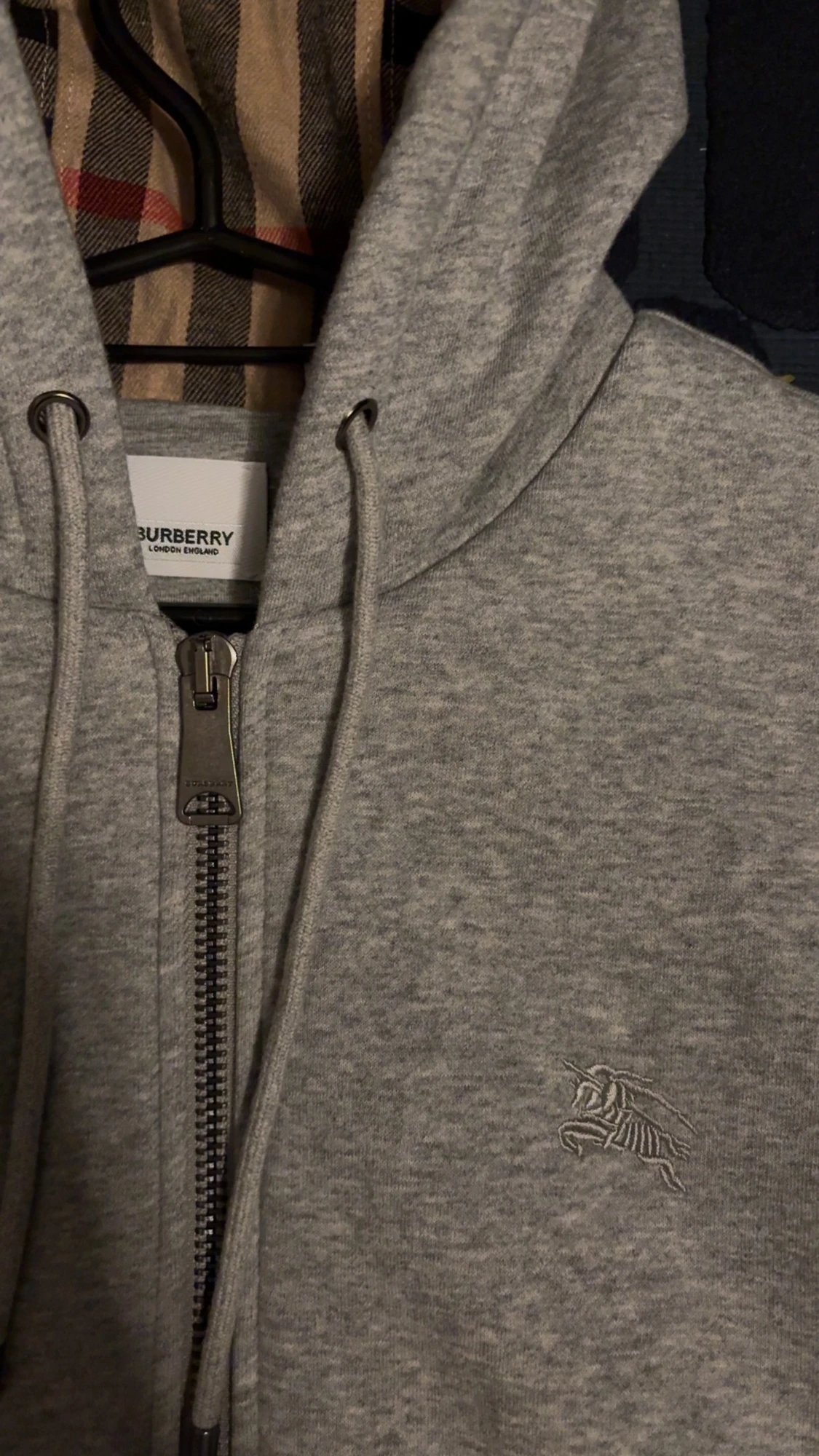 Grå Burberry tröja  - 1