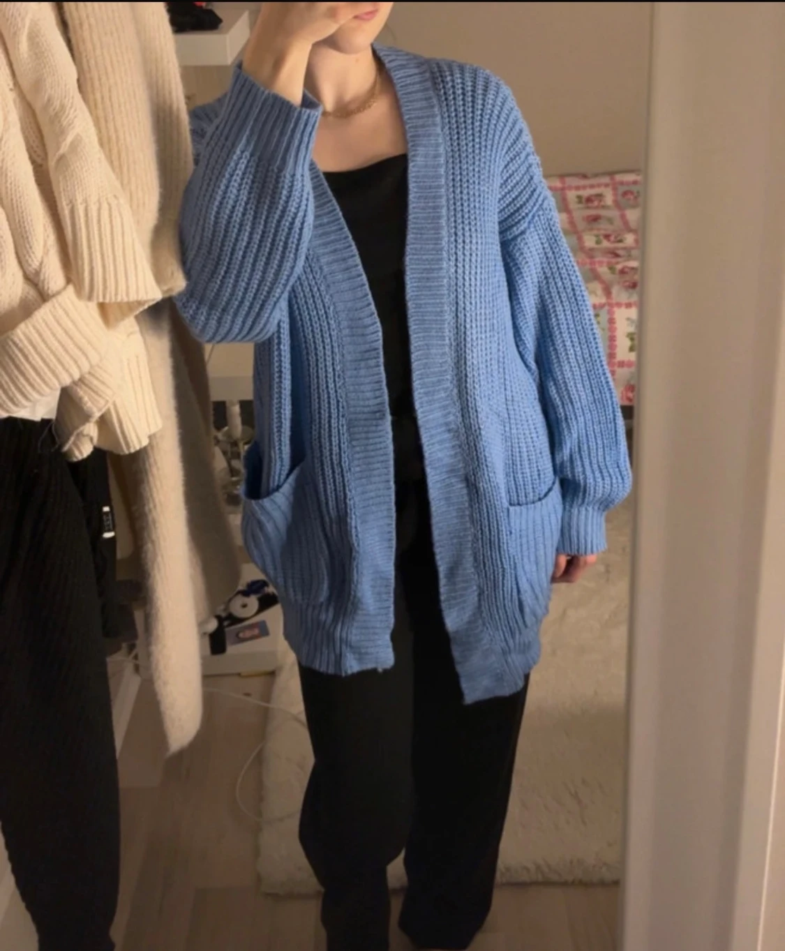 Blå stickad kofta med fickor - 1