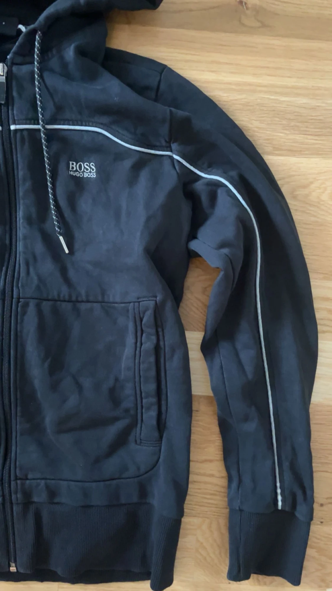 Svart hoodie från Hugo Boss - 2