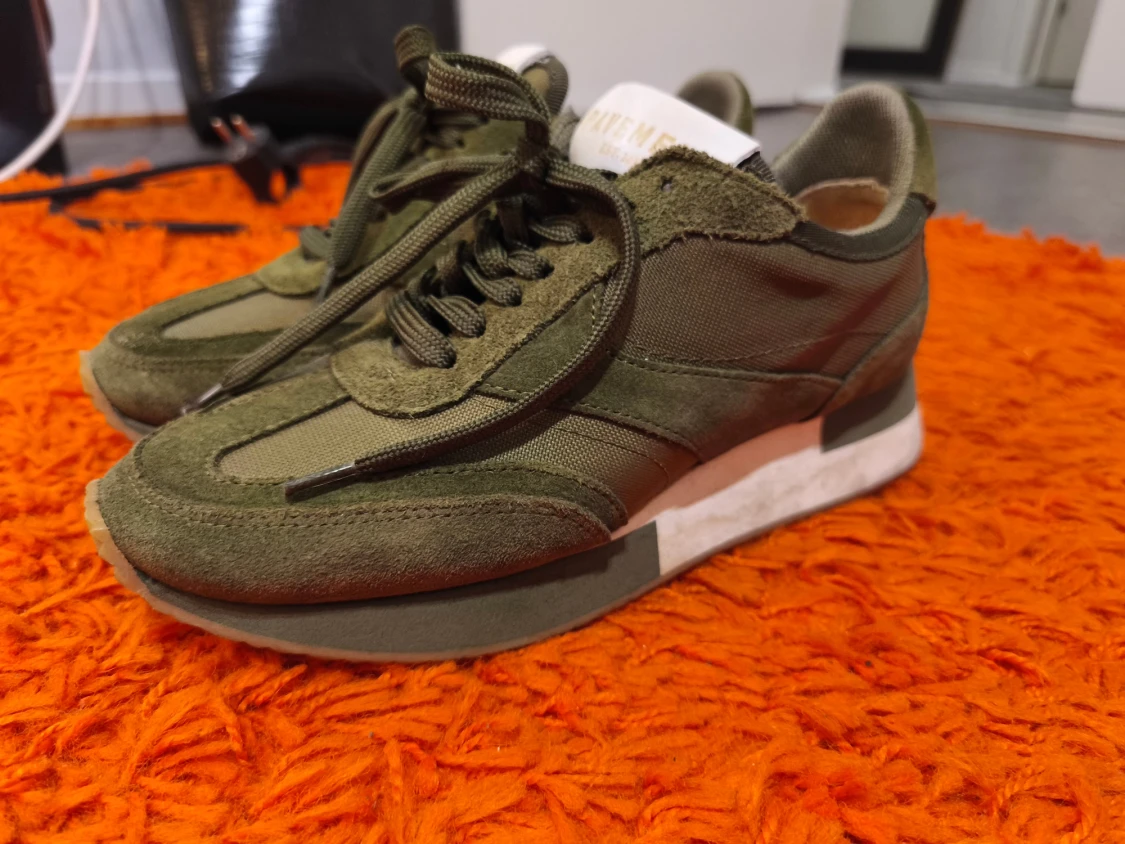 Olivgröna sneakers från Pavement - 1